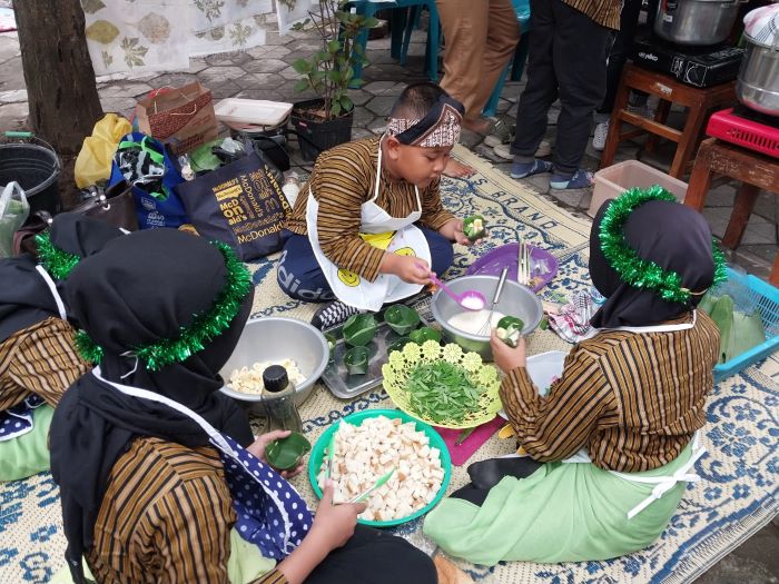 Proses pembuatan carang gesing / Wulan Yanuarwati