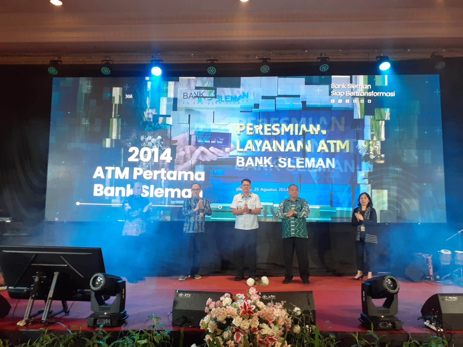MANFAAT: Suasana grand launching ATM milik PT BPR Bank Sleman yang digelar di Graha Sarina Vidi, Selasa (28/11). (IWAN NURWANTO/Radar Jogja)