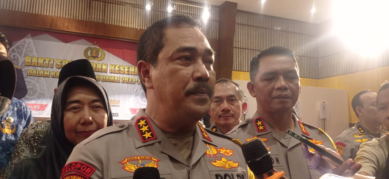 TEGAS: Wakapolri Komjen Pol Agus Andrianto dalam kegiatan Bakti Sosial di Kampus ISI Jogjakarta, Rabu (29/11). (Dwi Agus/Radar Jogja)