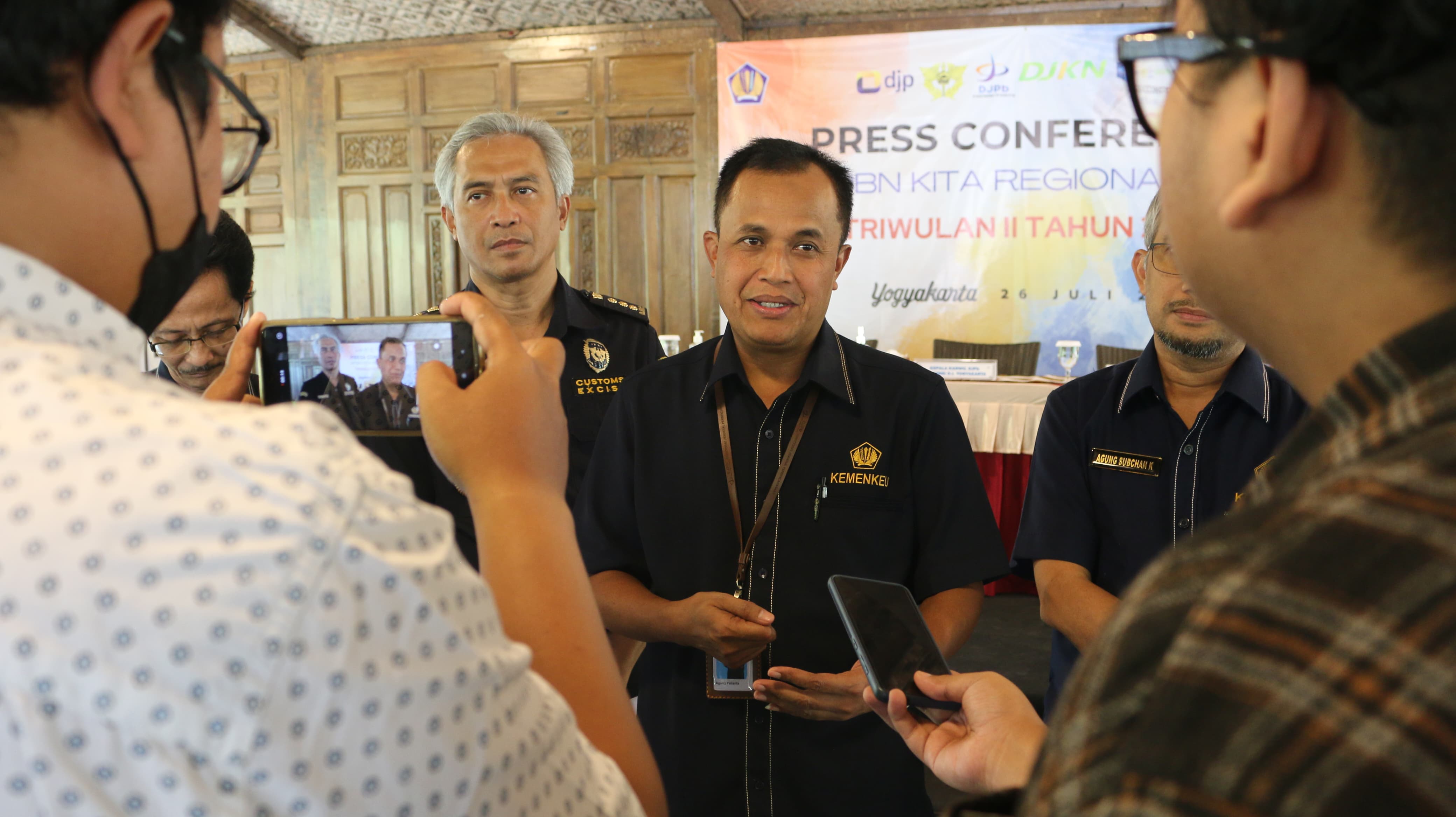 NAIK:  Kepala Kanwil Ditjen Perbendaharaan (DJPb) DIY Agung Yulianta. (Fahmi Fahriza/Radar Malioboro)