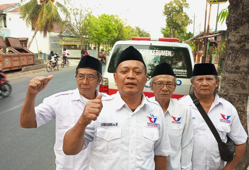 OTIMISTIS: Caleg DPR RI asal Kebumen Ahmad Bakhrun. (M. HAFIED/RADAR KEBUMEN)