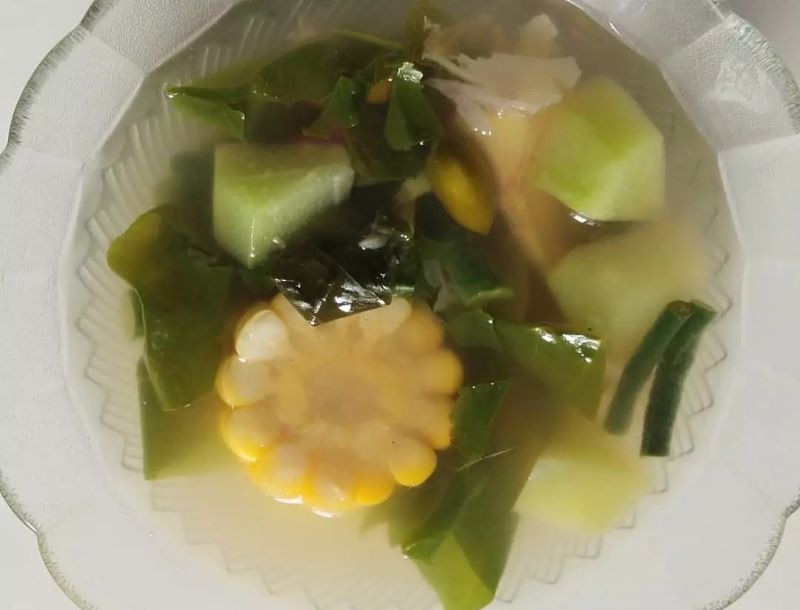 Sayur kuah asam bening cocok disantap dengan ikan asin. (cookpad.com)
