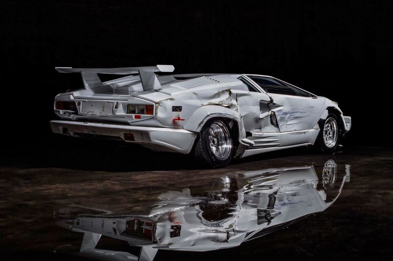 Lamborghini Countach rusak yang dikendarai Leonardo DiCaprio dalam Film The Wolf Of Wall Street akan dilelang oleh Bonhams di Abu Dhabi. (Borneo Globe)