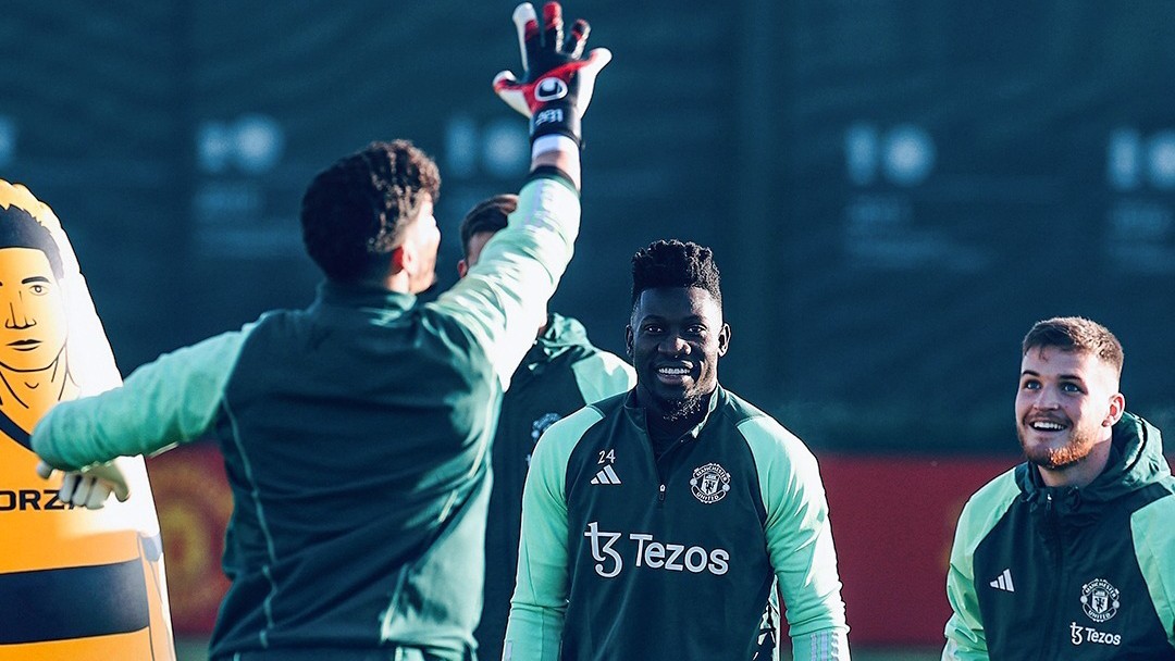 DUKUNG: Andre Onana berlatih bersama para pemain Manchester United. (Dok Manchester United)