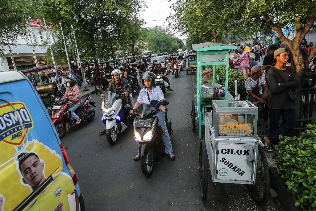 Pedagang Ngetem di Pinggir Jalan Menambah Keruwetan Malioboro