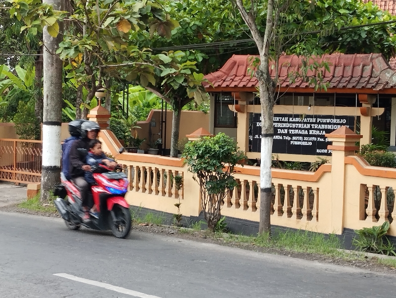 DIREMBUG: Kantor Dinperintransnaker Kabupaten Purworejo. (JIHAN ARON VAHER/RADAR JOGJA)