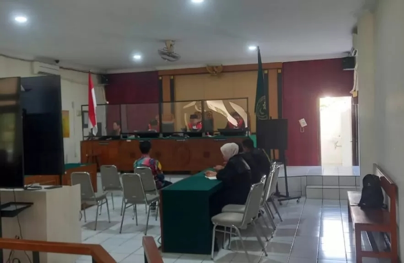 SIAP: Terdakwa mafia penyalahgunaan tanah kas desa (TKD) di Caturtunggal, Sleman Robinson Saalino menjalani sidang pembacaan vonis di Pengadilan Negeri Jogja. (KHAIRUL MA