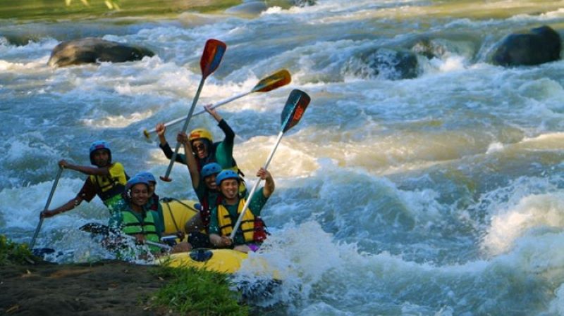 Ilustrasi Arung Jeram. (Website/Rentalmotor)