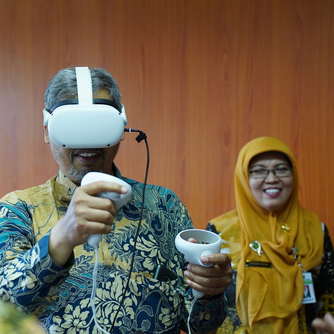 METAVERSE : Peninjauan program metaverse MTs Negeri 1 Kebumen oleh Kasubdit MI/MTs Direktorat GTK Madrasah Kementerian Agama RI  Ainurrofiq. (Istimewa)