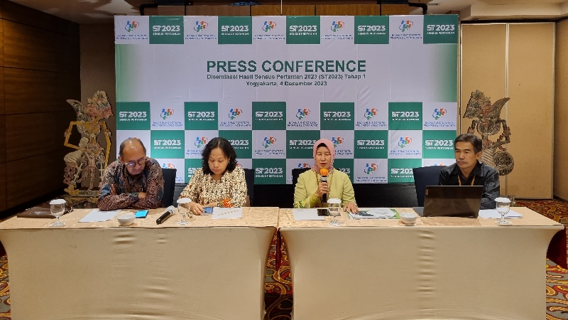 SUKSES: Kepala BPS DIY Herum Fajarwati memaparkan hasil Sensus Pertanian 2023 dari Badan Pusat Statistik (BPS) DIY. (Fahmi Fahriza/Radar Malioboro)
