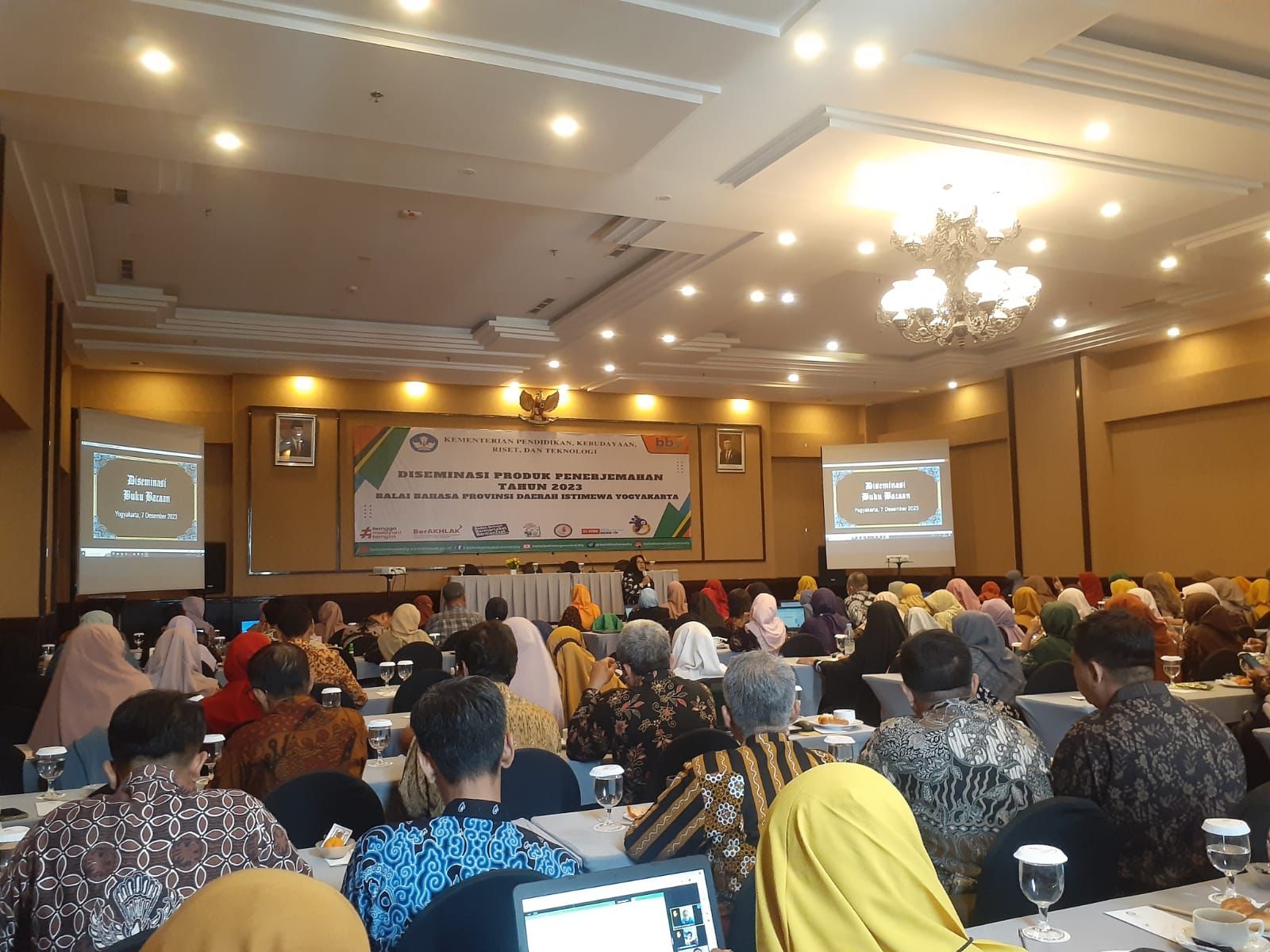 SARING: Suasana Diseminasi Produk Penerjemahan Tahun 2023 yang diadakan Balai Bahasa Provinsi DIY di Royal Darmo Malioboro pada Kamis (7/12/2023). (Agung Dwi Prakoso/ Radar Jogja)
