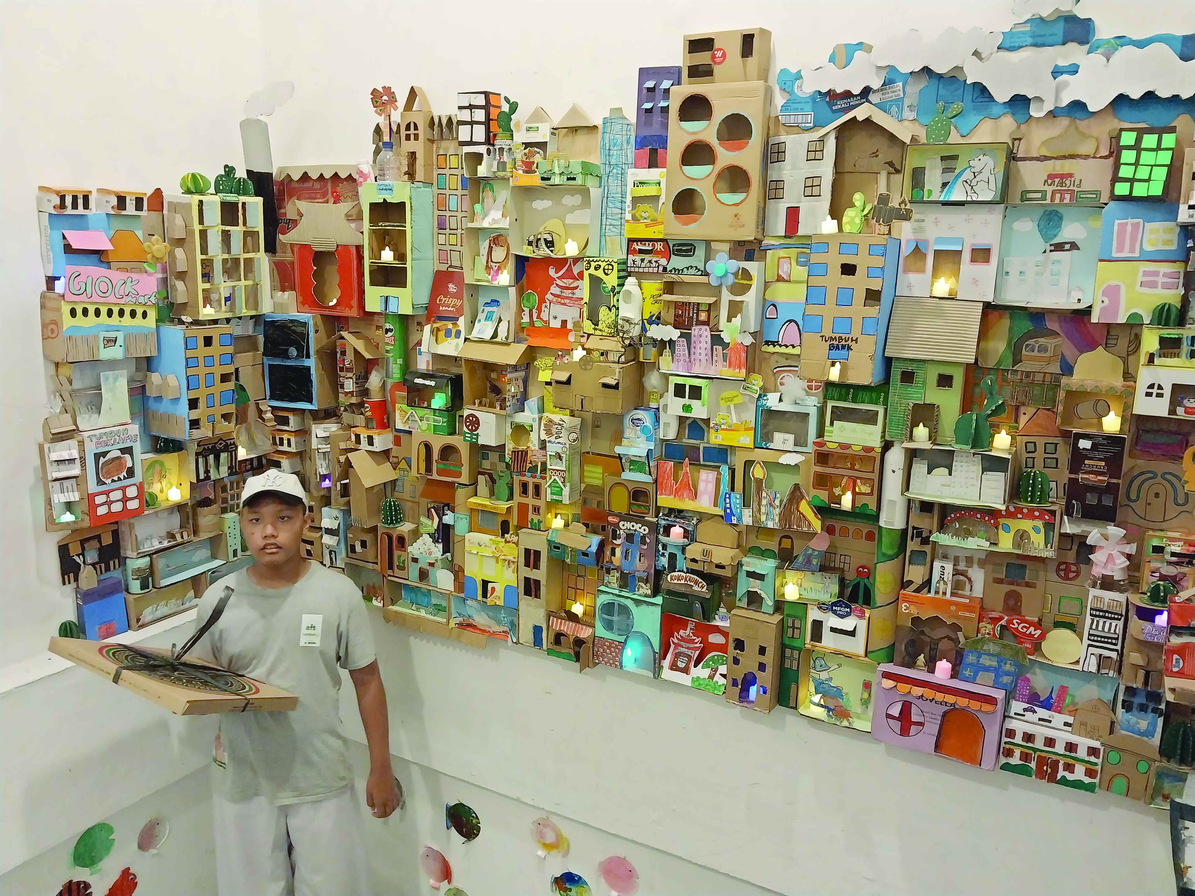 KREATIF: Salah satu karya yang dipamerkan di ajang Art Exhibition yang dihelat di JNM Bloc Jogja. Kegiatan ini diselenggarakan Sekolah Dasar (SD) Tumbuh 3, berlangsung 13-20 Desember.