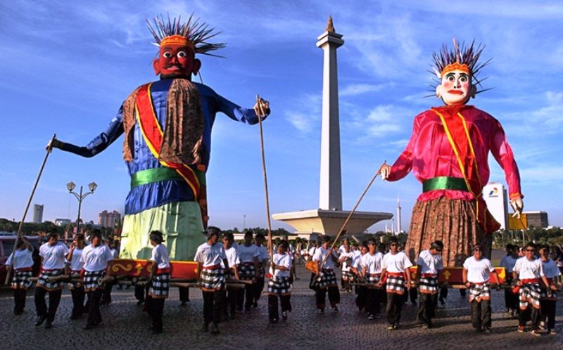 Boneka ondel-ondel kebudayaan betawi. (eranasional.com)