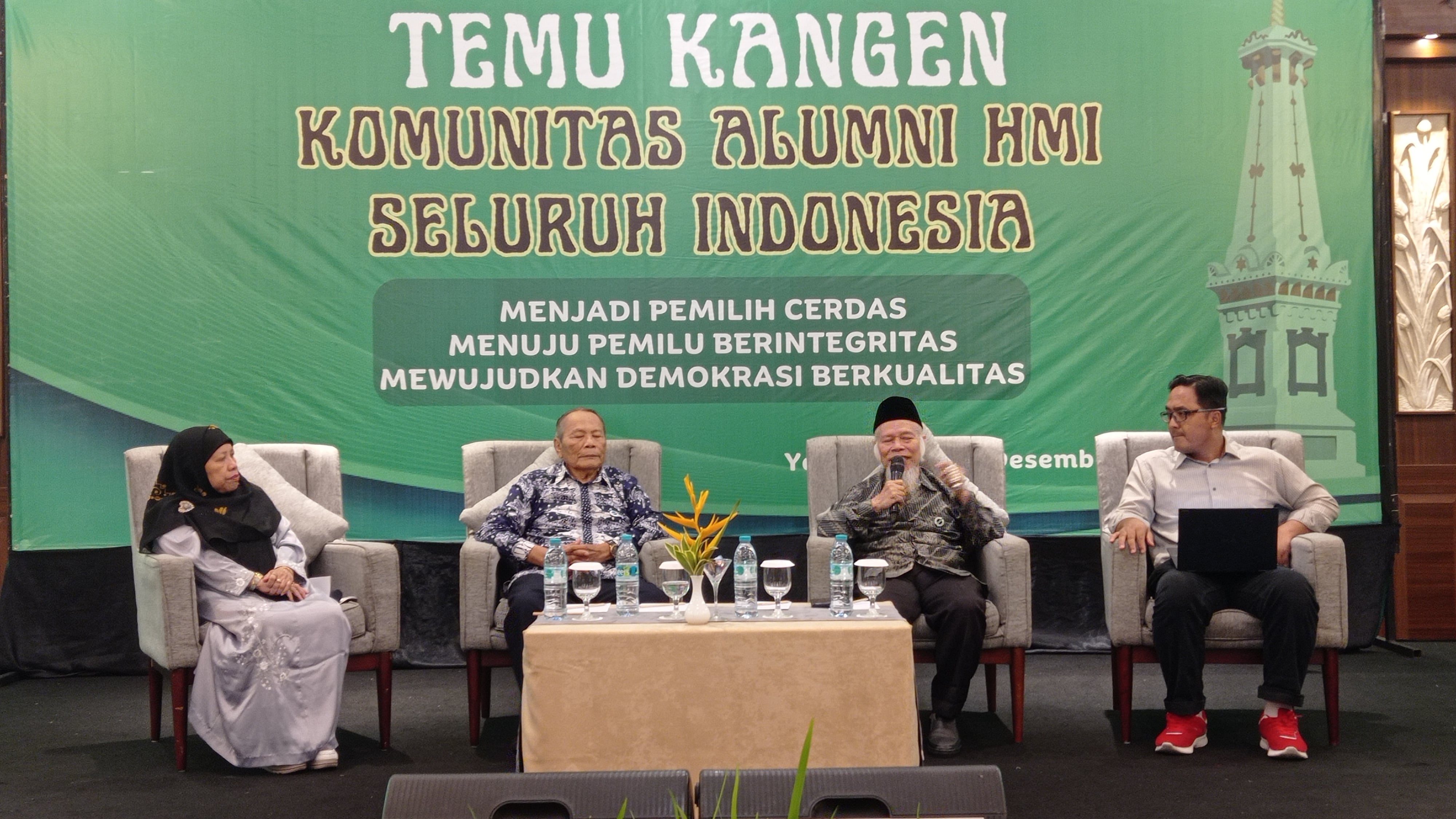 Para alumni HMI dari berbagai angkatan menggelar temu kangen di Hotel Grand Rohan Jogja Sabtu (16/12)