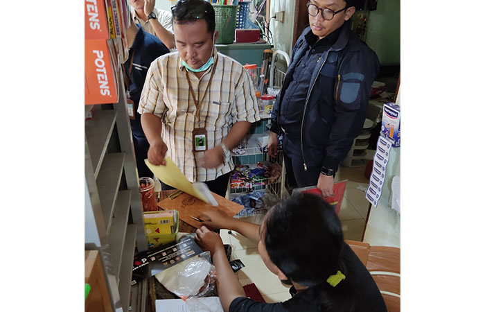 OPERASI BERSAMA: Satpol PP Bantul kembali menemukan ratusan batang rokok ilegal di wilayah Bambanglipuro. Kegiatan ini dilakukan bersapa dengan Bea Cukai Jogjakarta hingga Kejaksaan Negeri Bantul.