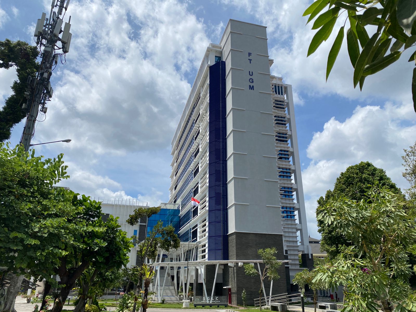 Gedung kampus FT UGM