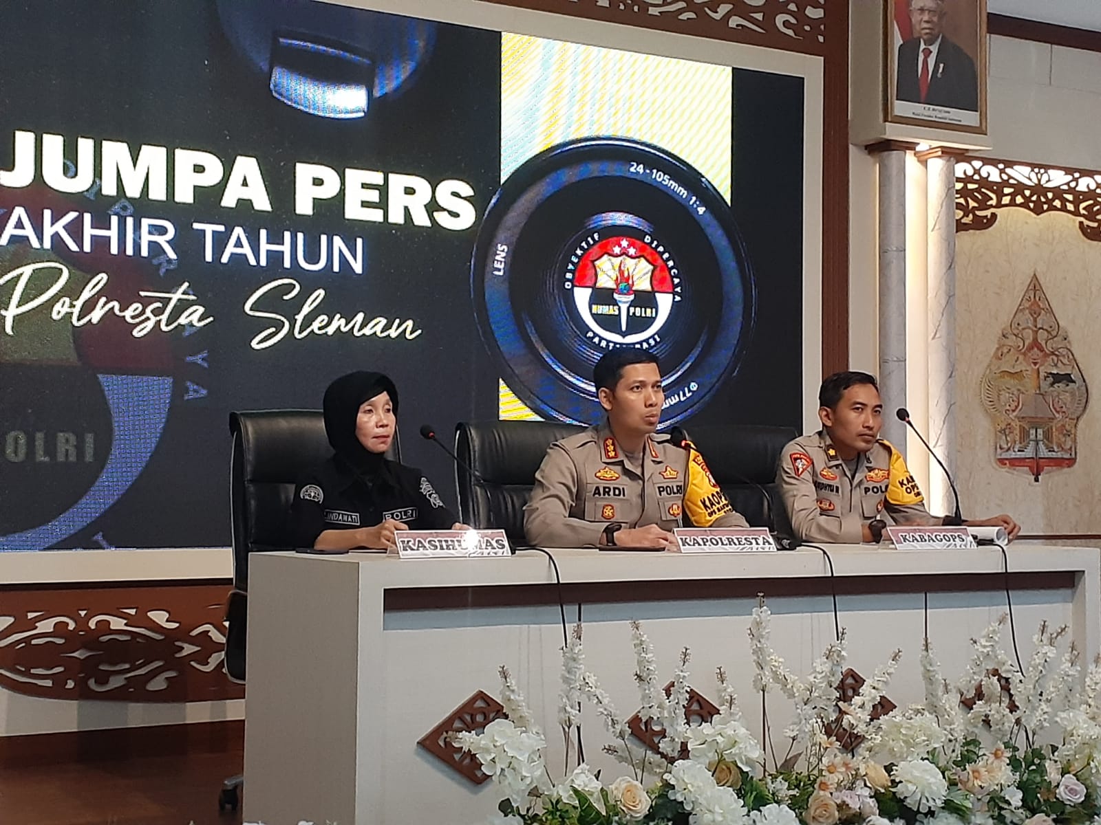 PEMAPARAN: Kapolresta Sleman Kombes Pol Ardi Yuswanto saat menggelar jumpa pers akhir tahun kemarin (21/12).