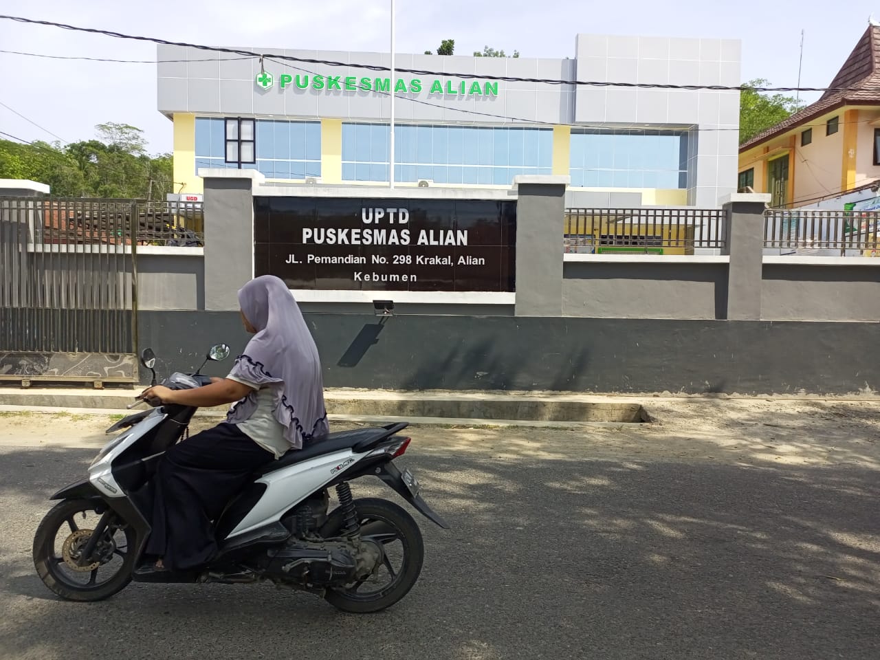 KESEHATAN: edung Puskesmas Alian tampak lebih megah pasca dibangun menggunakan dana bagi hasil cukai hasil tembakau (DBHCHT). (M Hafied)