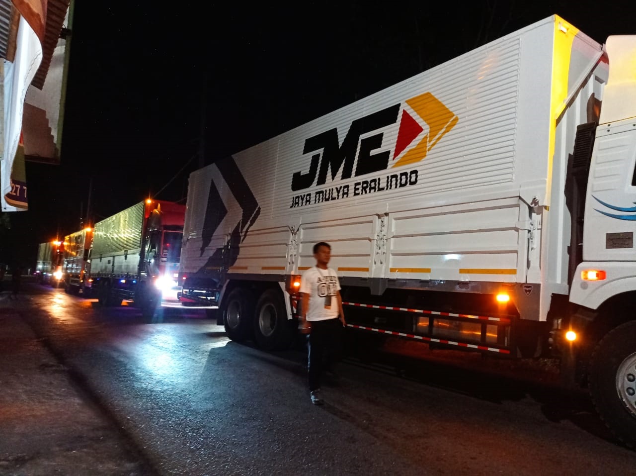 Suasana pengiriman surat suara ke gudang KPU Kebumen