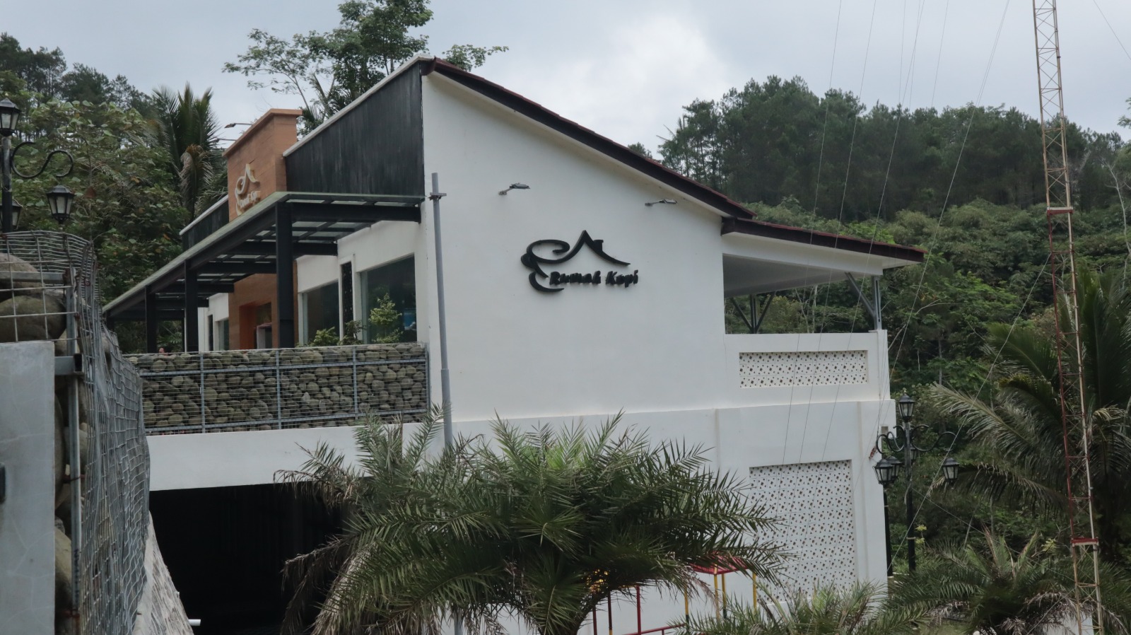 Fasilitas Rumah Kopi di Goa Seplawan