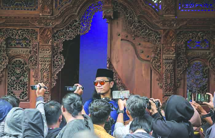 Suasana pemeriksaan Gus Miftah oleh petugas Bawaslu Pamekasan di kediamannya Padukuhan Tundan, Purwomartani, Kalasan, Sleman, kemarin (8/1).
