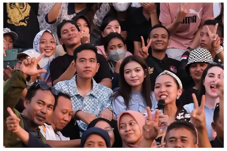 Gibran Rakabuming jadi anak senja di Bali (Instagram @gibran_rakabuming)