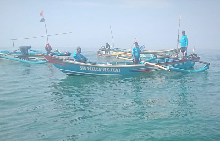 MELAUT: Nelayang yang tergabung dalam KUB Mina Samudra Pantai Samas saat sedang mencari ikan di laut.
