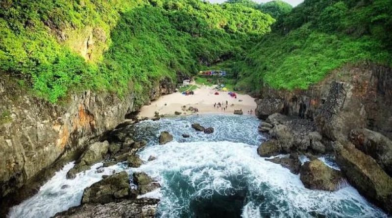 Pantai Wohkudu Gunung Kidul.