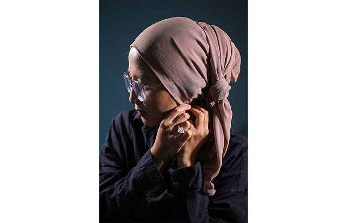 Penggunaan turban untuk penutup kepala yang kini menjadi tren di kalangan anak muda