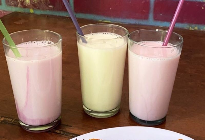 Ilustrasi susu murni dengan varian rasa banyak ditemukan di kedai susu Yogyakarta.