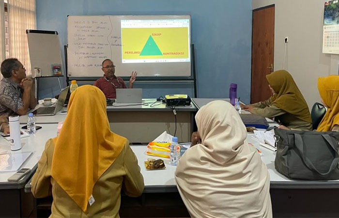 FOKUS: Kepala sekolah di satuan pendidikan Jogja saat mengikuti pelatihan Sekolah Damai dan Antikekerasan yang digelar oleh PSKP UGM.