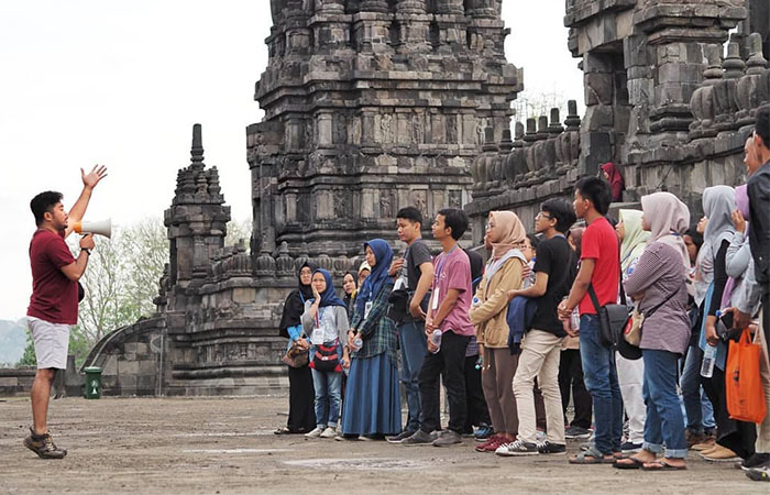 PEDULI SEJARAH: Kegiatan yang dilakukan anggota Komunitas Malam Museum ke museum dan cagar budaya.