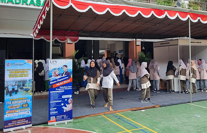 AGENDA TAHUNAN: Segenap siswa Madrasah Muallimat antusias mengikuti agenda tahunan bertajuk Career Day dan Science Show yang melibatkan para siswa jenjang SMP dan SMA.