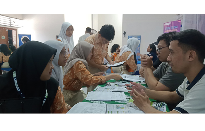 BERSIAP: Pelajar SMAN 1 Depok, Sleman nampak antusias mengikuti kegiatan career day kemarin (31/1).