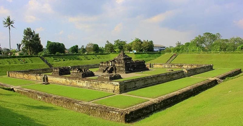 Candi Sambisari di Purwomartani, Kalasan, Sleman, DIY. Candi terdekat dengan pusat Kota Jogja.