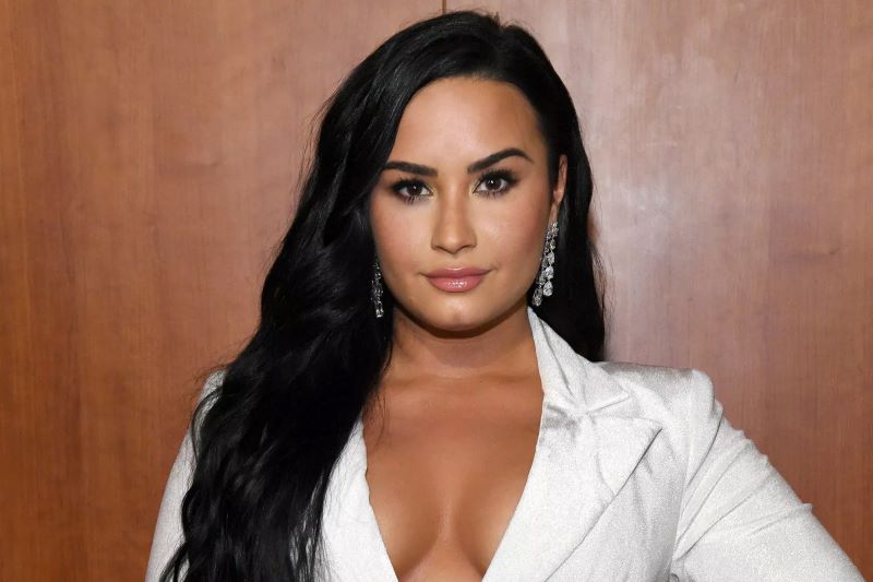 Penyanyi kebangsanan Amerika Serikat Demi Lovato.