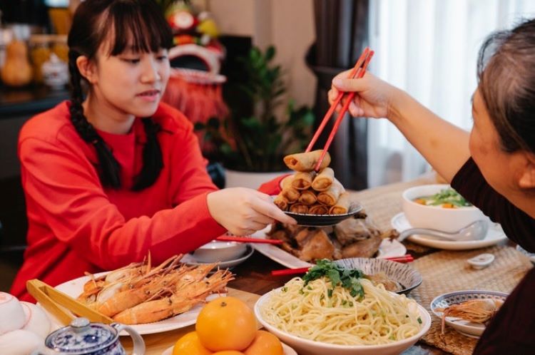 Menikmati Kelezatan Hidangan Khas yang Menjadi Andalan Selama Perayaan Tahun Baru Imlek! (Pict:Pexels/Angela Roma)