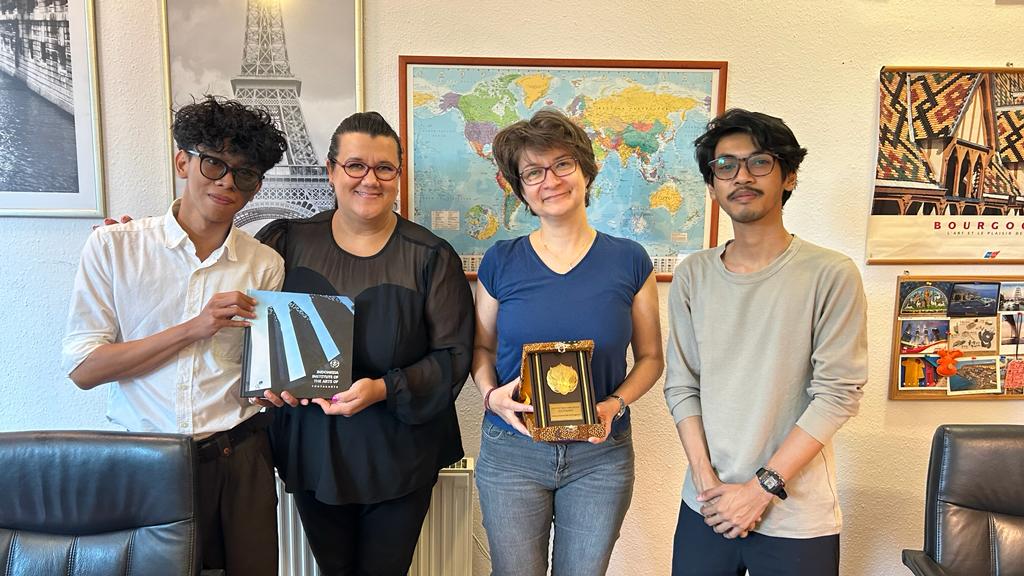 BERPRESTASI: Dua mahasiswa jurusan Seni Murni ISI Jogjakarta berhasil terlibat dalam sebuah pameran di Hungaria dalam rangkaian pertukaran pelajar yang mereka jalani.