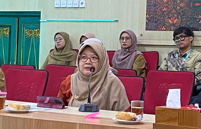 PEMETAAN: Koordinator Divisi Hukum, Pencegahan, Partisipasi Masyarakat, dan Hubungan Masyarakat Siti Nurhayati memberikan keterangan pers.Agung Dwi Prakoso / Radar Jogja&nbsp;