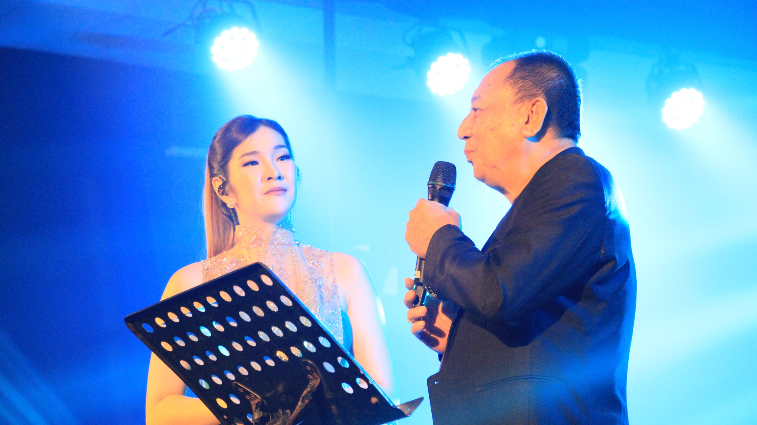IMLEK: Merayakan Tahun Baru Imlek 2575, Crystal Lotus Hotel Yogyakarta menggelar private concert bersama Desy Huang di Ballroom Crystal Lotus Hotel, Minggu (18/2).