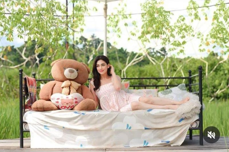 Celine Evangelista dimana kehidupan asmaranya sedang menjadi bulan bulanan di sosial media.