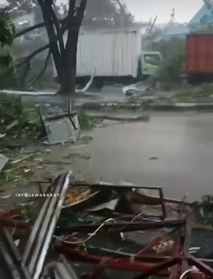 Angin puting beliung akibatkan beberapa rumah alami kerusakan dan warga setempat mengalami luka-luka