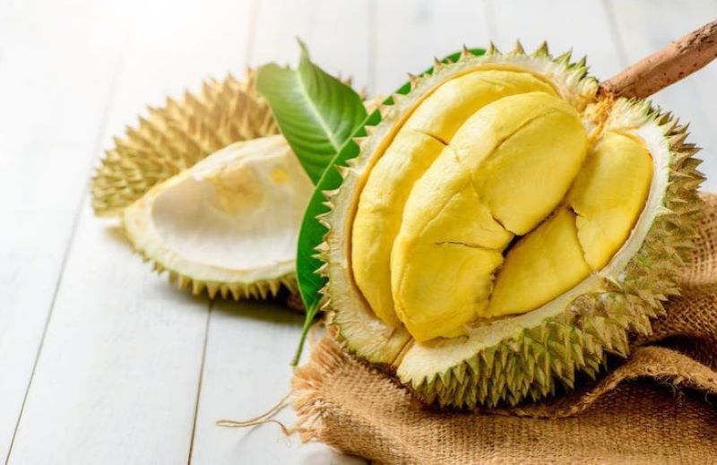 Durian legit. Begini tips memilih durian yang baik dan benar, dijamin nggak nyesel.
