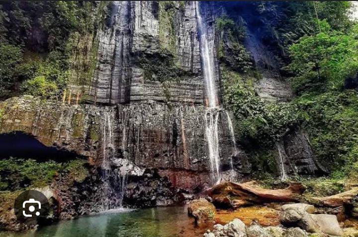 Tempat wisata alam geopark Batu Mahpar berada di Kampung Benjan, Desa Sukamulih, Kecamatan Sariwangi, Kabupaten Tasikmalaya, Jawa Barat.