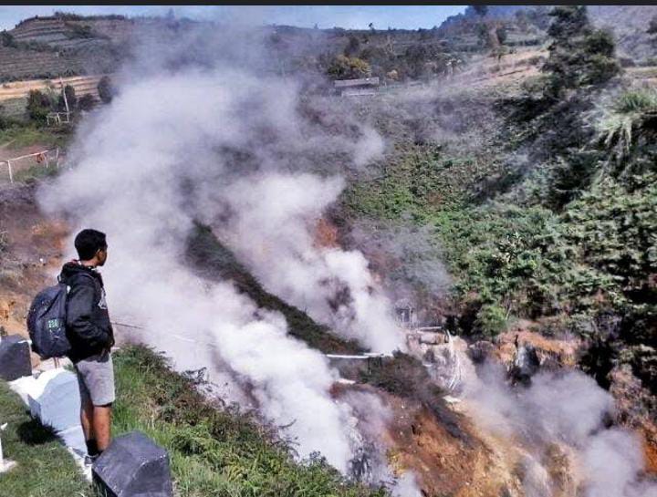 Misteri di balik kawah Candradimuka Dieng, pesona wisata alam, dan konon lokasi Gatotkaca menjatuhkan diri.