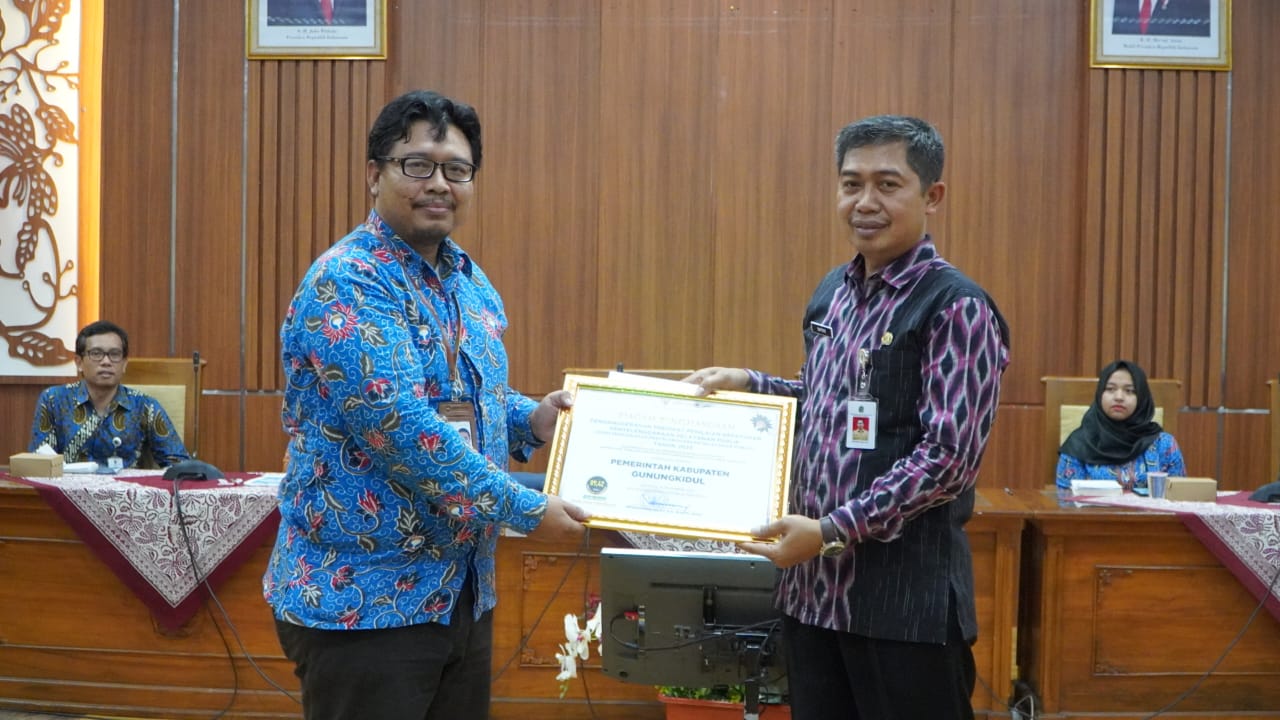 Inspektorat Daerah Kabupaten Gunungkidul meraih Piagam penghargaan penilaian kepatuhan penyelenggaraan pelayanan publik tahun 2023