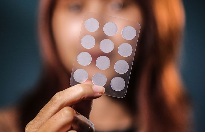 TRANSPARAN: Acne patch yang saat ini sedang tren memiliki fungsi unutuk melindungi jerawat agar segera mempercepat proses penyembuhan.