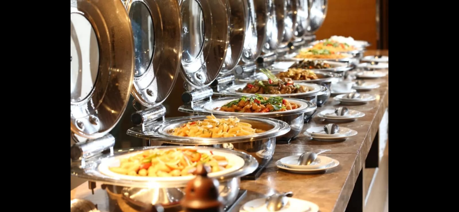 Aston Solo Hotel menghadirkan paket buka puasa bertajuk "Sajian Buka Puasa - Sajian Ala Kampung Nusantara"