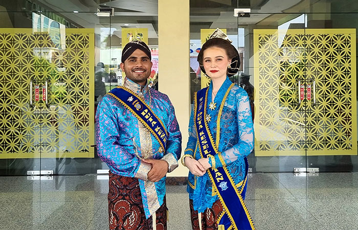 IKUT ANDIL: Dua mahasiswa asing dari UNY yang didaulat menjadi duta keselamatan oleh Polda DIJ dalam rangka operasi progo yang akan dilangsungkan pada 4-17 Maret.