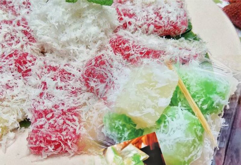 Ilustrasi Kue Lapis Singkong khas Tawangmangu, Karanganyar.